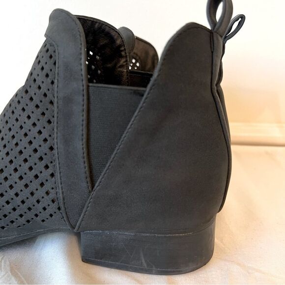 Restricted women’s Grey heel ankle boots size 8.5 - Picture 3 of 15